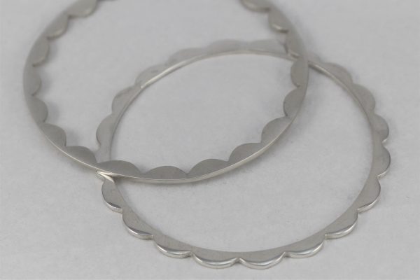 Scallop Bangle Online